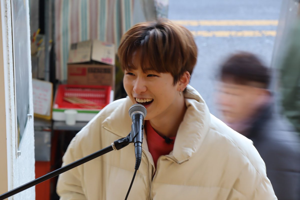 w24ever__'s tweet photo. 200118 Busking 
#w24 #aaron https://t.co/T5V300dVwk