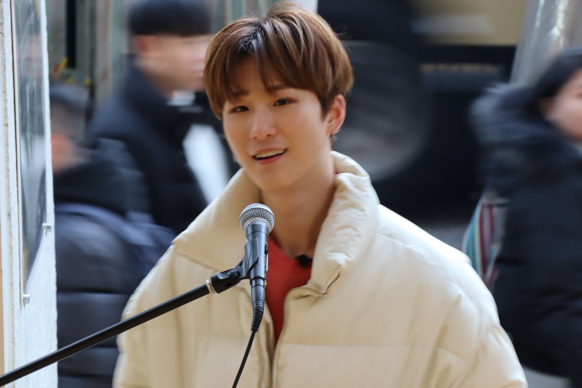 w24ever__'s tweet photo. 200118 Busking 
#w24 #aaron https://t.co/T5V300dVwk