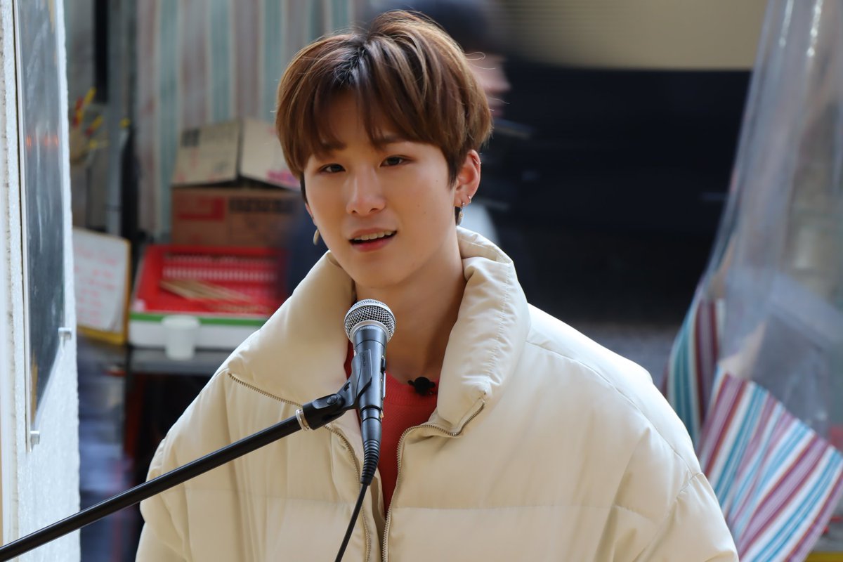 w24ever__'s tweet photo. 200118 Busking 
#w24 #aaron https://t.co/T5V300dVwk