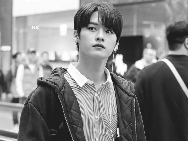 milkychandler's tweet image. 𝐌𝐢𝐧𝐜𝐡𝐚𝐧 𝐚𝐮!

Minho recebe uma cantada de um cara de sua faculdade após postar foto de uma das suas últimas apresentações antes da pandemia.

Do outro lado está Bang Chan, que sempre foi apaixonado por Minho e perdeu uma aposta com os amigos.