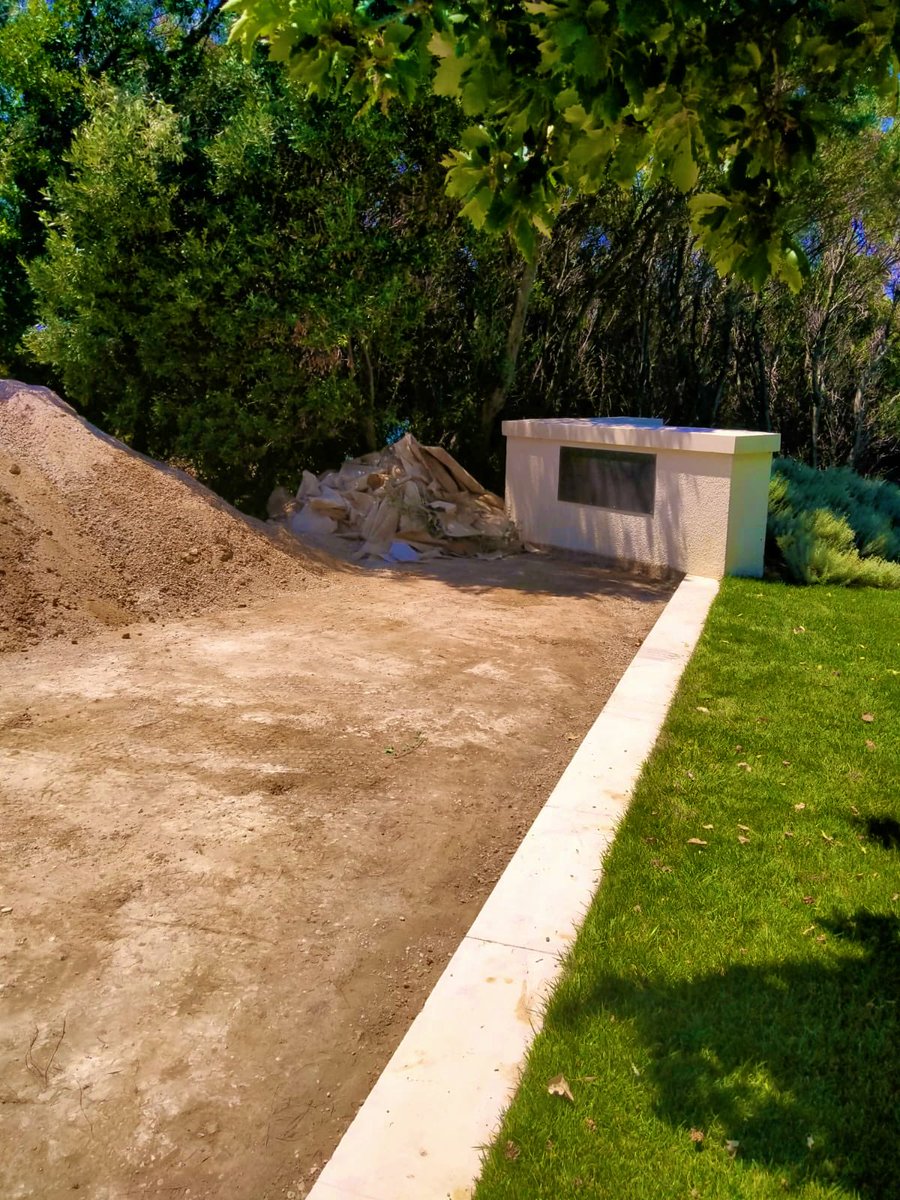 bnbgundogan's tweet photo. @CWGC #AriBurnuCemetery replacing geotextile beneath the gravel entrance to fight against the weeds without using chemicals. #EcoCharter #ChemicalReduction @Bennett22David @DMaekelberg @canbaycan60 https://t.co/ljvvbXmd8f