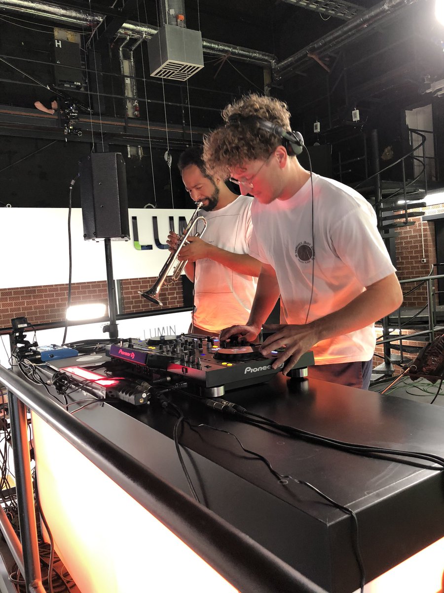 Mojsie's tweet photo. Das DJ Duo @Cupidon spielt immer wieder #live auf der #futurefair2020 https://t.co/DrD4SjuDul