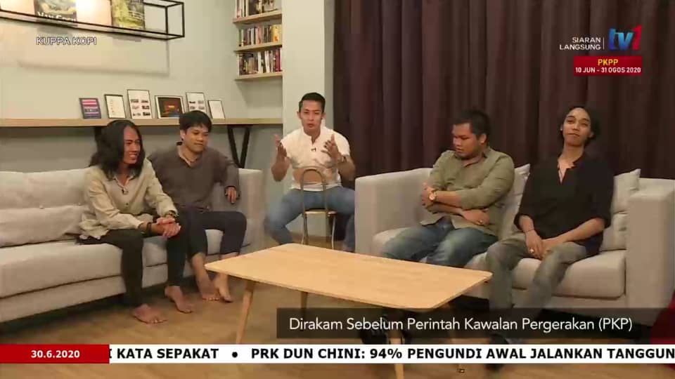 MuzikpediaM's tweet photo. Guys! Jommm santai ngan kitorang sambil layan @RawiSang kat TV1 petang2 ni 🥰
#MuzikiniMalaysia #SangRawi #Live #sapotlokal #supportyourlocalmusic https://t.co/T8w6mMhHQd