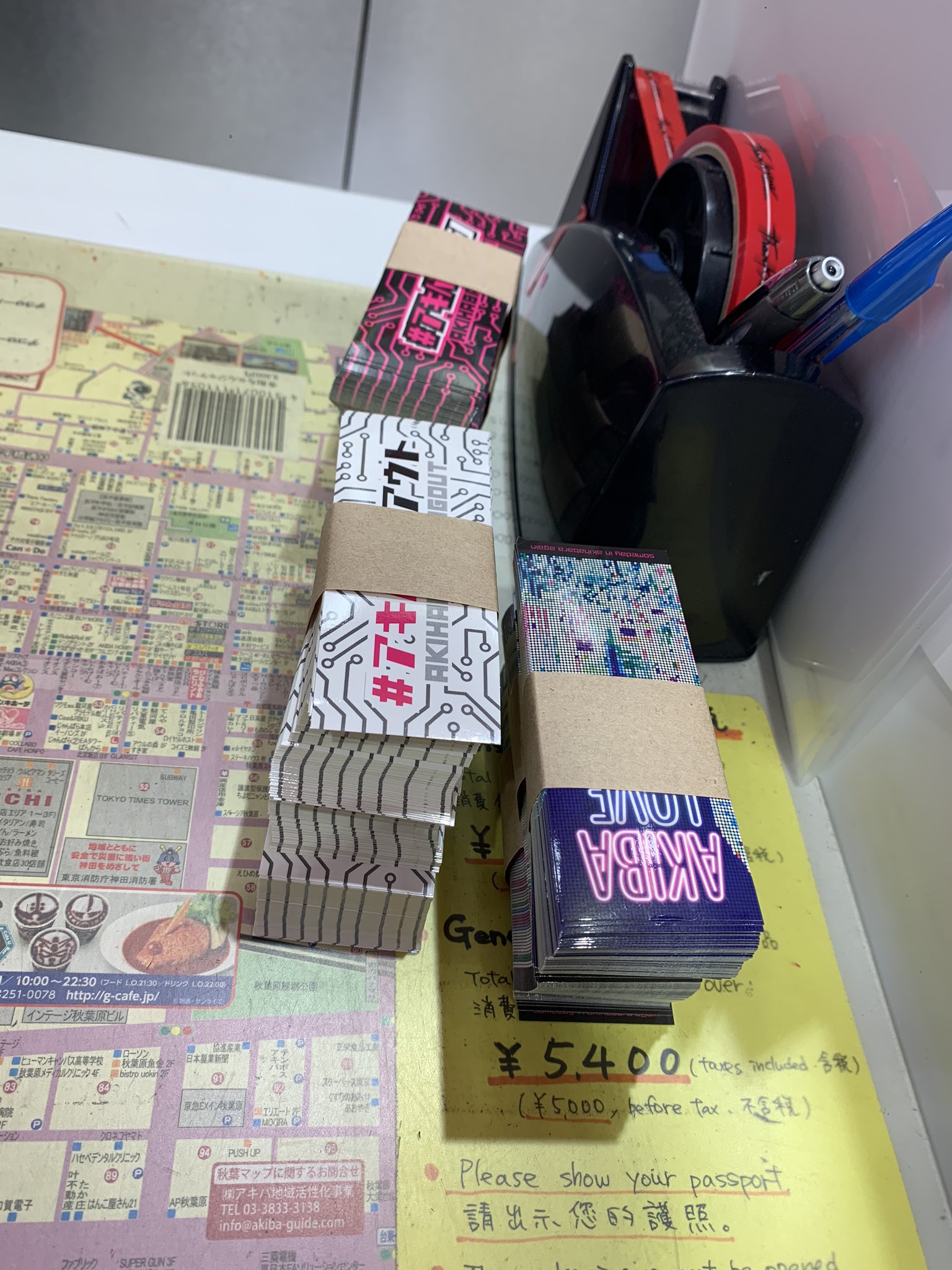 Mr 秋葉原 ササキチ アキバ再起動 協力店舗 ギフトショップ The Akiba Akibagiftshop 追加 ステッカー配布お願いしました お会計時にステッカーランダムにて 1枚プレゼント 異種族レビュアーズ描き下ろしグッズ販売開始中 ラジ館 秋葉原 Akiba