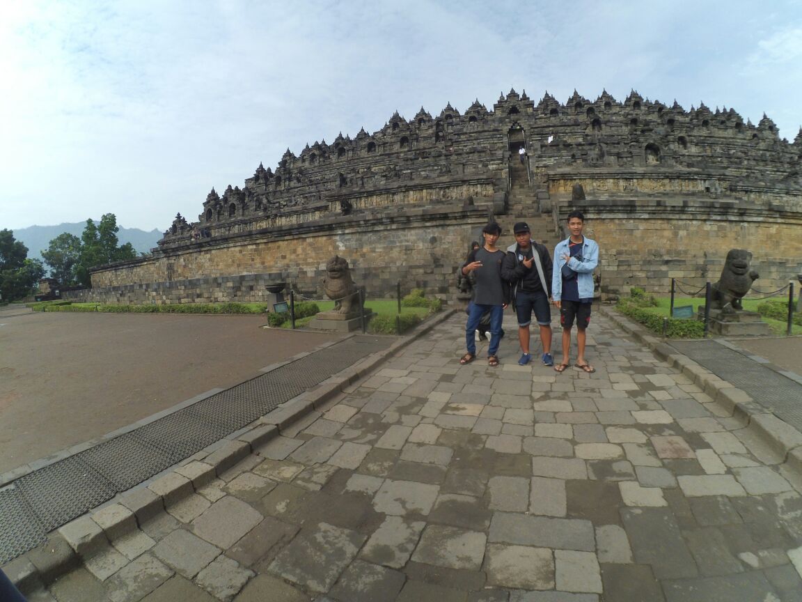 UNEO14's tweet image. Konon katanya 
Jalan" itu obat nya stress