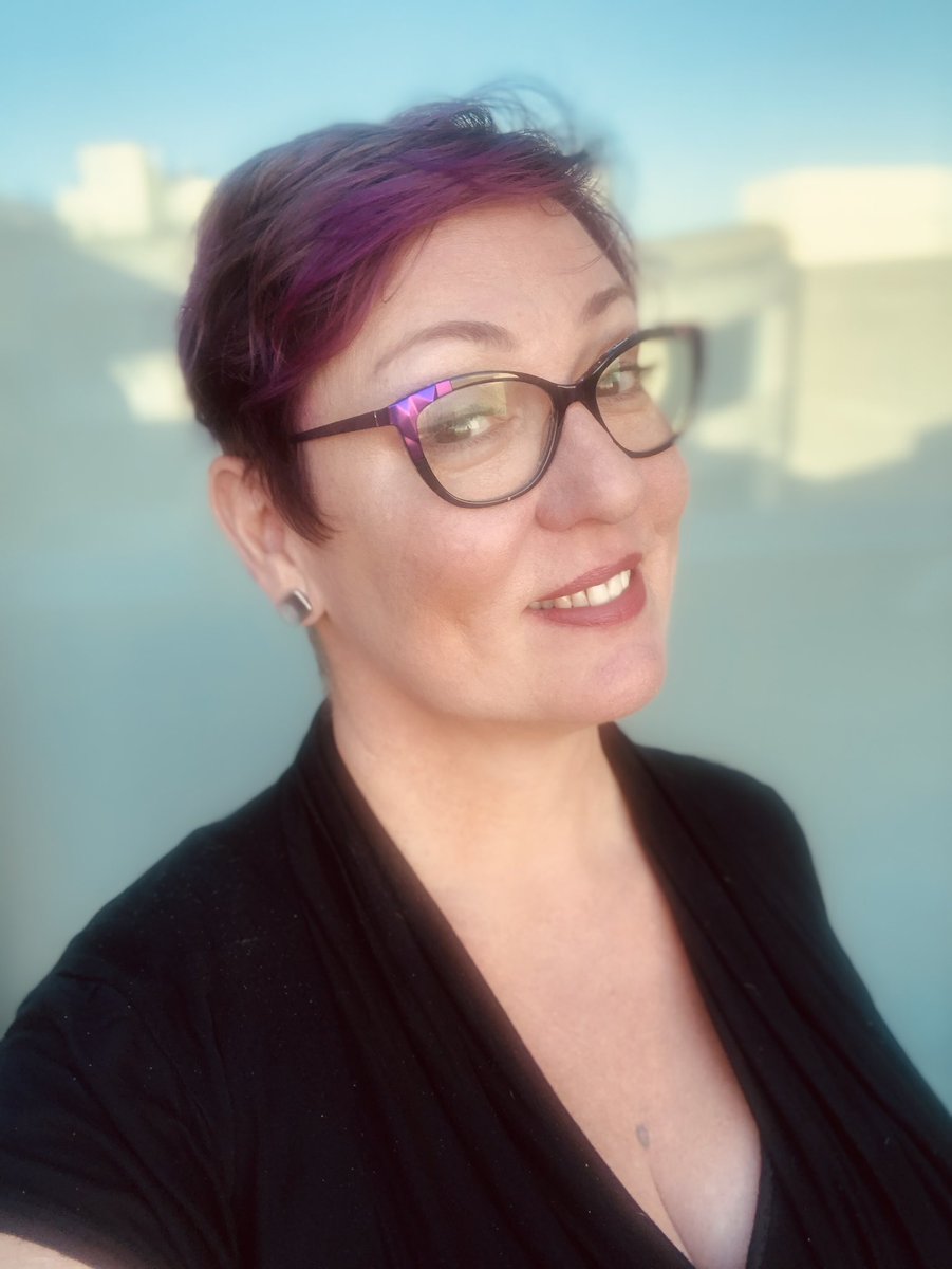 EveMinax's tweet photo. Don’t I look pleasant? Careful. I may kill you - with my disarming smile. #antifascist #antiwhitesupremacy #DefundThePolice #supporthecause #payme directly. I’ll make sure it’s well used and/or distributed. https://t.co/ANJfoeO5o1