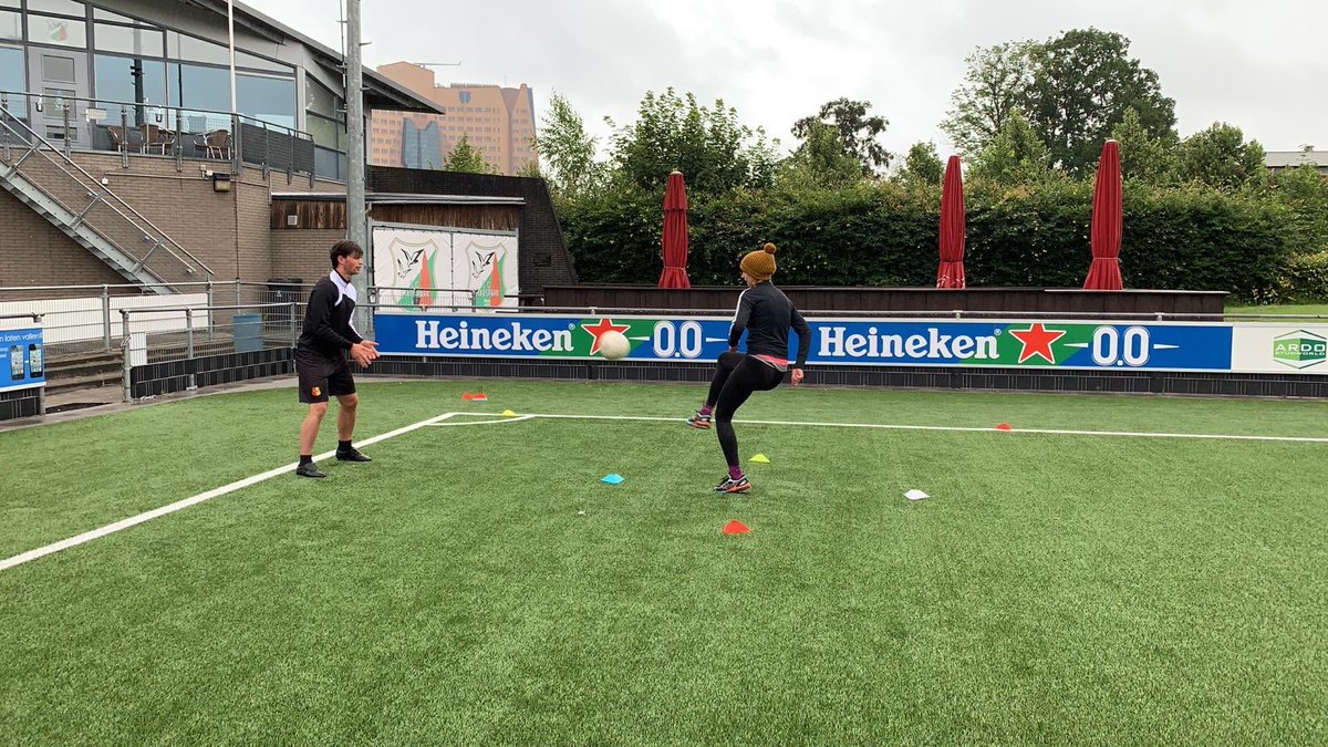 We zijn weer begonnen met #veldrevalidatie! <a href="/DMAPeeters/">Daan Peeters</a> helpt de #vkb cliënten in de laatste fase van het revalidatie traject richting #ReturnToSport #herstel #fysiotherapie #sport