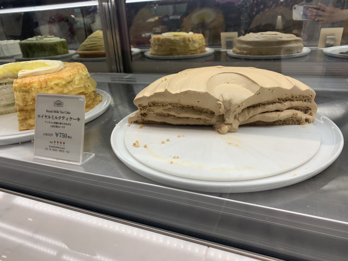 ベルナ 名古屋高島屋 ハーブス こんなケーキ ウィンドーに置いてたら 買う気も失せる 温度管理が悪いから ムースがとろけ出してる 知ってるかな ハーブスの偉い人