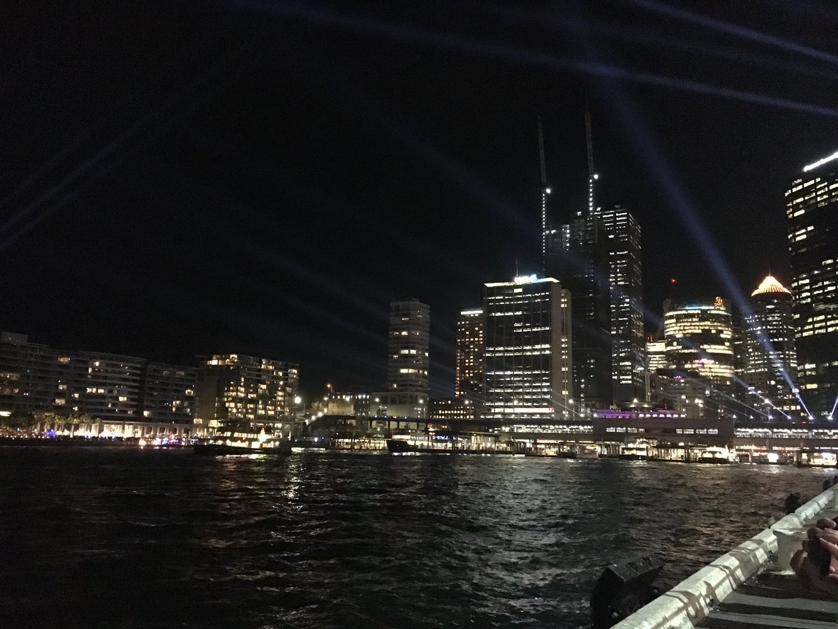 elliechen_etc's tweet photo. Day 105 of #100DaysOfCode

Had a coffee catch up with @flora_codes today and she’s so inspiring!!! ❤️❤️❤️

Wisdom of the day - 
‘Everyone’s coding journey is different, so don’t ever compare yourself to others.’

We also took a nice night walk to circular quay :) https://t.co/tqUx1JTLG6