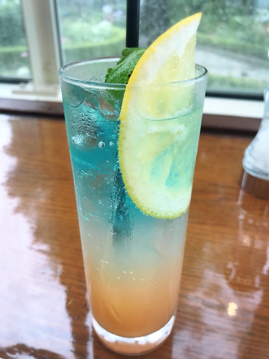 ハウピア ノンアルコールカクテル ブラッドオレンジとグレープフルーツ ブラッドオレンジのカクテルはほんのりグレナデンシロップの風味がしました