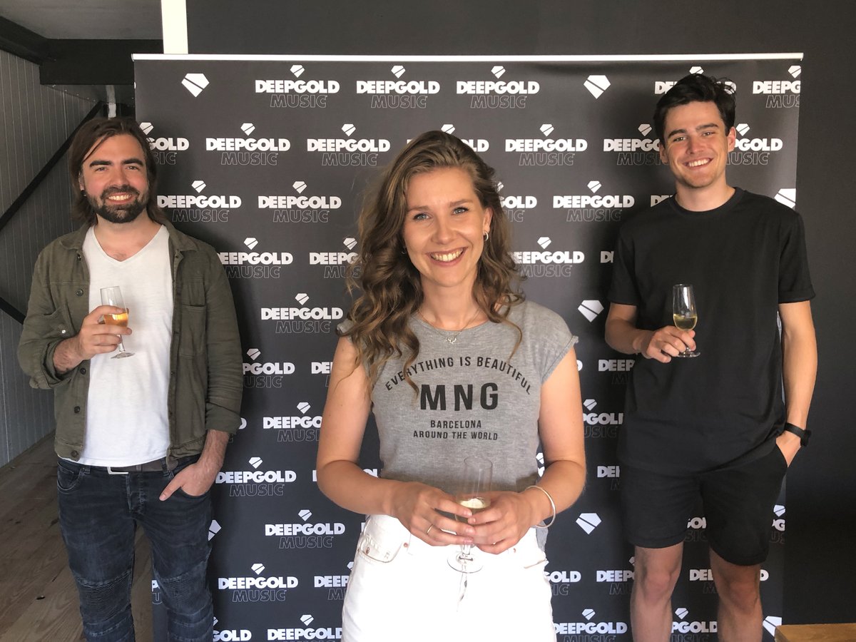 deepgold_music's tweet photo. NEW SIGNING! 🔥
We're happy to announce that from now on #MERYLL will be part of the @deepgold_music family!
Welcome Meryll! 💪 https://t.co/VfImvd18tu