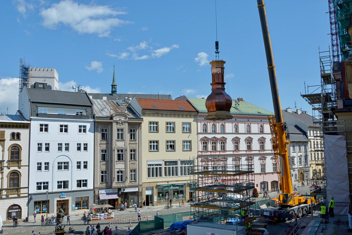 mesto_OLOMOUC's tweet image. Je zprátky... Na radnici se dnes vrátila věž. Zcela přesná replika té původní.
#olomouc #radnice #vez #oprava