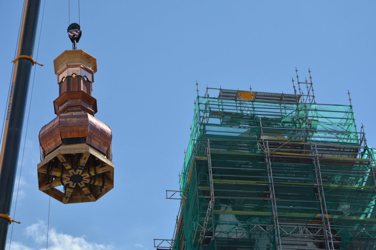 mesto_OLOMOUC's tweet image. Je zprátky... Na radnici se dnes vrátila věž. Zcela přesná replika té původní.
#olomouc #radnice #vez #oprava