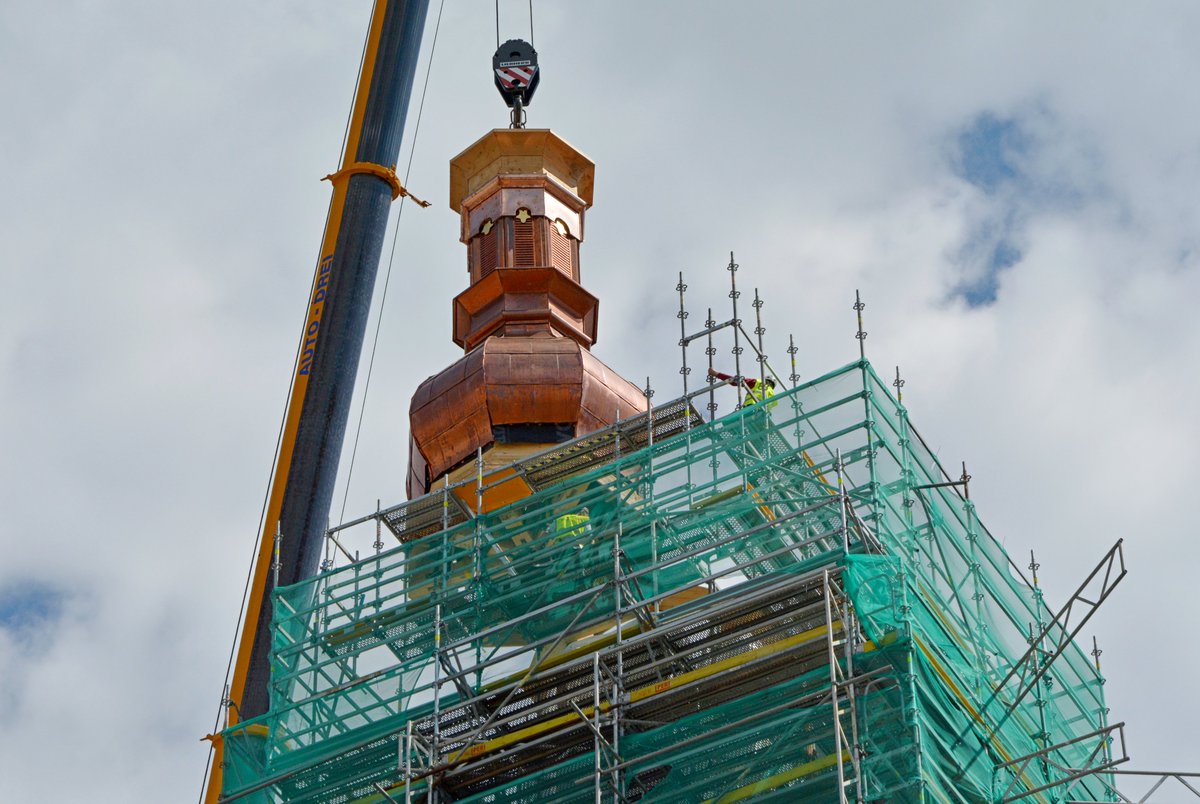 mesto_OLOMOUC's tweet image. Je zprátky... Na radnici se dnes vrátila věž. Zcela přesná replika té původní.
#olomouc #radnice #vez #oprava