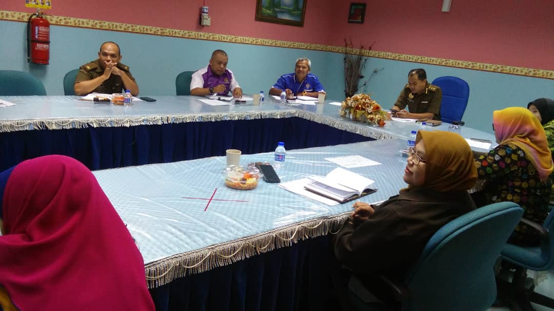 Mesyuarat Pengurusan Pusat Latihan RELA Wilayah Timur bil. 4/2020 yang dipengerusikan oleh Komandan, PPjKR Amirul Ikhwan bin Ahmad Shukri telah diadakan di Bilik Mesyuarat Cempaka, PLRWT.

<a href="/relamalaysia/">relamalaysia</a> 
<a href="/kamarudin_rapig/">Kamarudin Mohd Rapig</a> 
<a href="/MiroIkwe/">AmirulIkhwan</a>