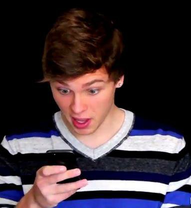 dream_emblem3's tweet photo. Keaton adolescente era uma máquina de memes e eu posso provar: 
#E3IsOurSupport https://t.co/E3Rv7r1fJP