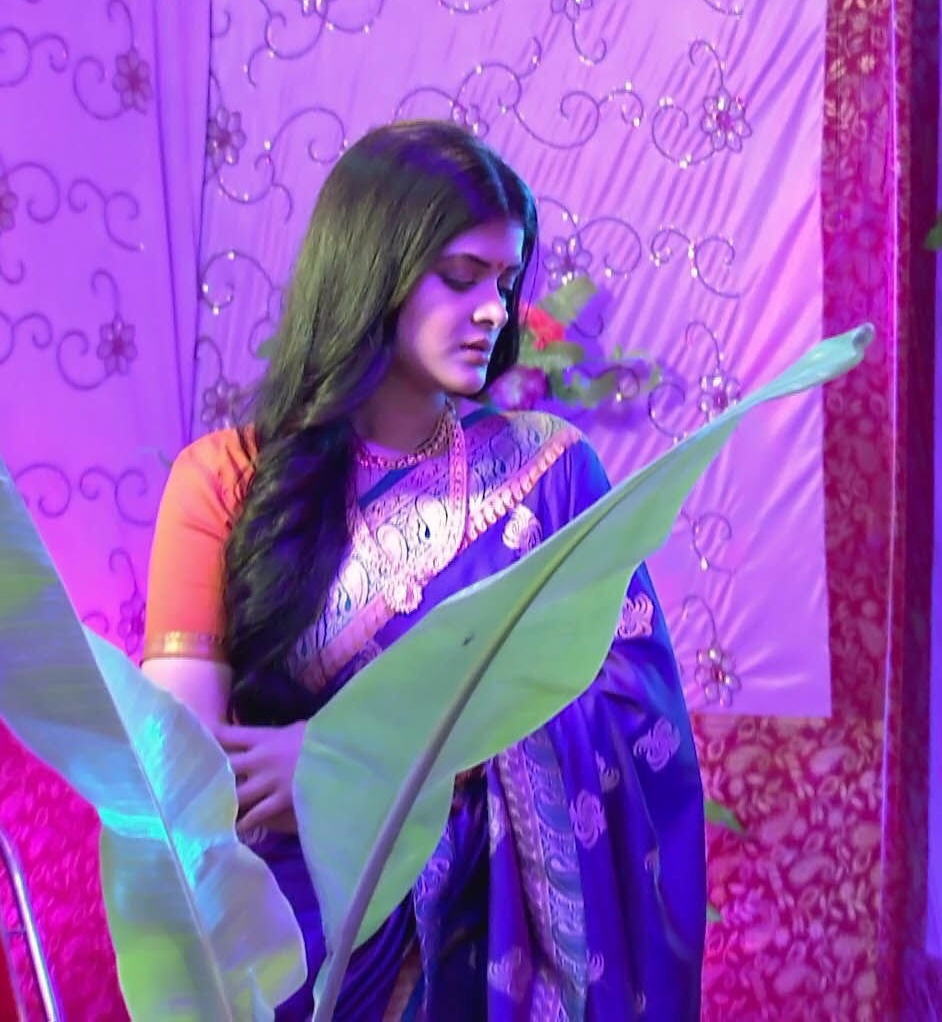 madhumita__fc's tweet photo. Exclusive ! #RonoEmon #KusumDola 💜💜
#KD #Hotstar #Moments #Throwback #Episode_Dairies
@madhumitact https://t.co/Y9LblMzWDG