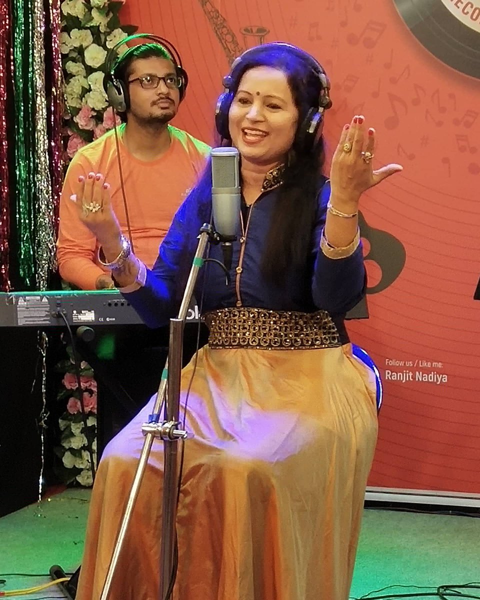 AmarkumarDave71's tweet photo. @AmarkumarDave71
 #Singar #Sarla_Dave #Flok #Music #Dave_Sarkar #ગુજરાતી_સંગીત https://t.co/YYOoNPYczU