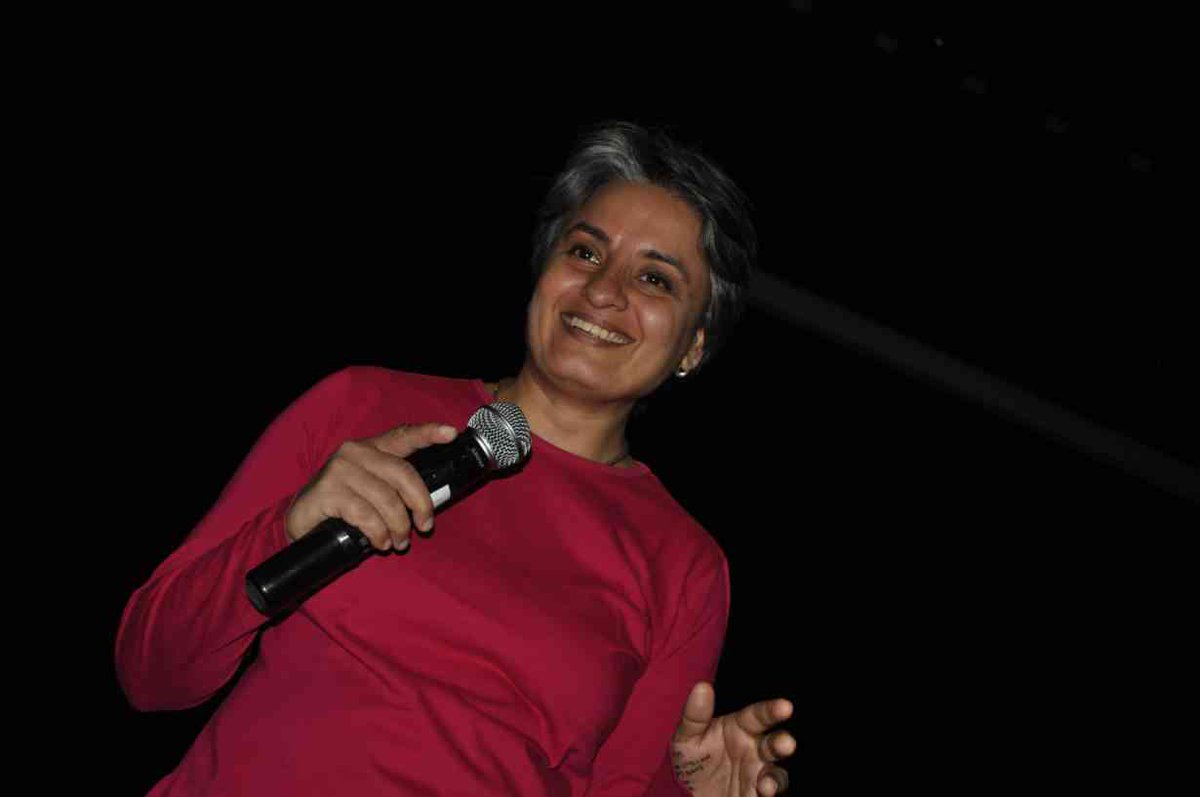 An Indian stand-up comic is using laughs to raise awareness about LGBTQ issues scroll.in/article/965266…

<a href="/VasuPrimlani/">Vasu Primlani</a> is often enlisted by corporate firms to conduct sensitisation programmes.

#PrideMonth