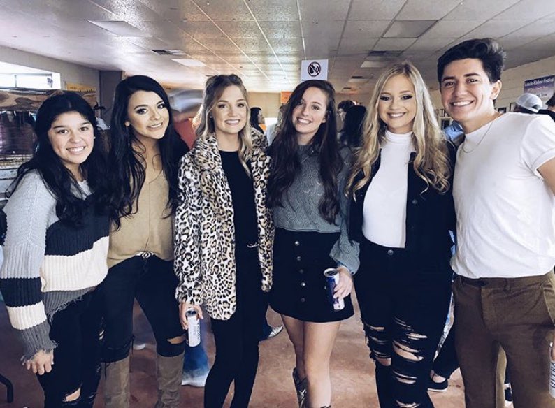 jessell2017's tweet photo. i miss these people so much https://t.co/C57Ae8XcQt