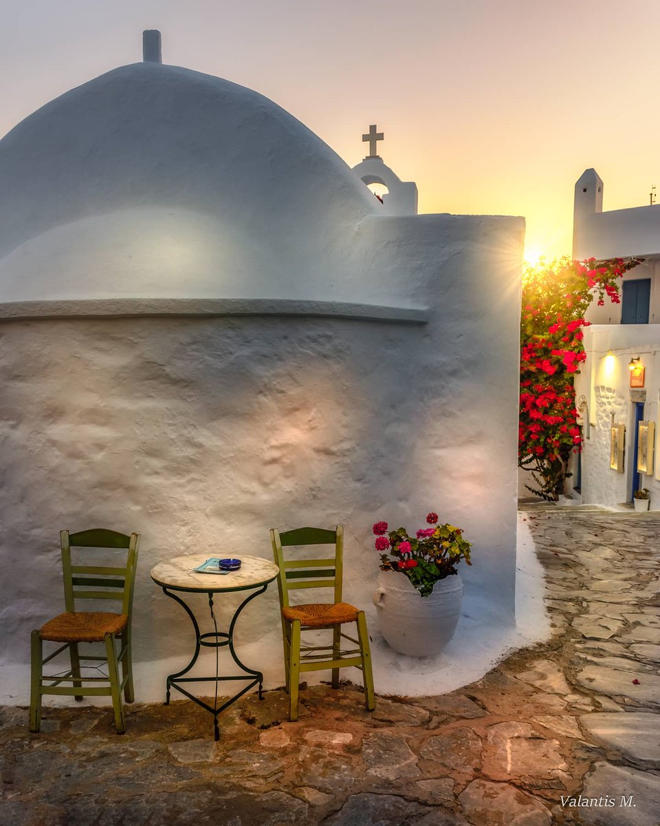 #amorgos A Divine village in #cyclades 🎶 👉Available as #print or digital copy on valantism.gr for more travel Inspiration follow also my ig account instagram.com/minogiannisval… !!! #photography #greece