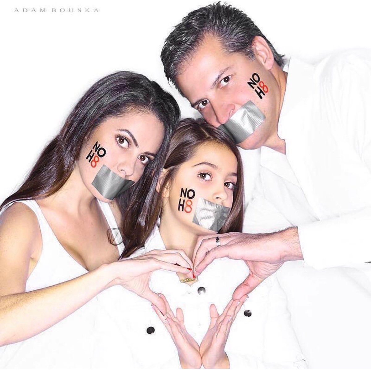 EmmyPerryXO's tweet photo. As for me and my family we will always believe #loveislove and #lovewins ❣️
#happypridemonth #noh8 #nohate #livelove 🌈♥️ https://t.co/am9L6fGaTt