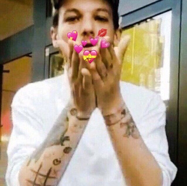 Day 4: Good morning  @Louis_Tomlinson how’s quarantine going for you. Are you being productive? What do you miss more about being able to go out. I hope you had enough sleep and have a good day 