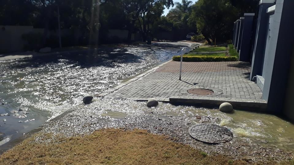 iamtam15's tweet photo. @JHBWater this has been flowing for days now in Witkoppen ext 6. When can we expect it to be fixed and also cleaned up? Residents are not equipped to clean this health hazard https://t.co/AZGZzSEDJG