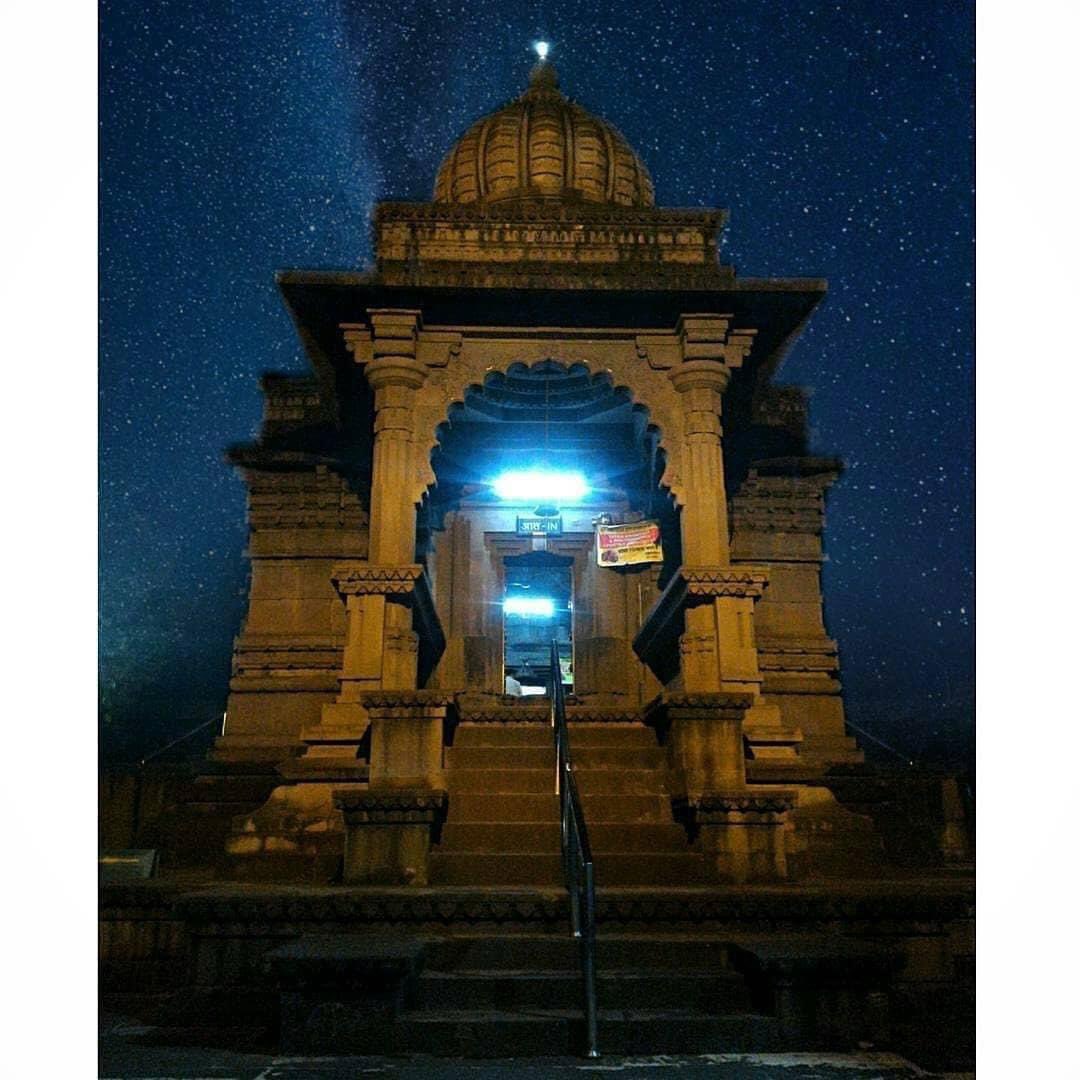  Lord Hanuman Ji’s temple is designed in such a way that Lord Ram's deity in the Sanctum can be seen straight by Lord HanumanJi from the entrance (3/3)  #SanataniYoddha  @Harsh__17  @AestheticRevive  @History_Ink1008  @SanataniSociety  @yashshiningstar