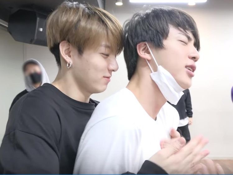 ~bonus~jinkook back hug addition