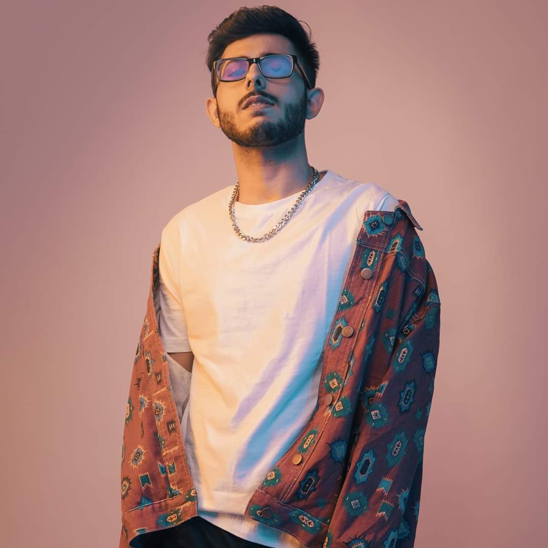 MonuBasumatary7's tweet image. 2020 Main Lagta Hai Ek Hi Aadmi Jyada Khush Hai Aur Wo Hai #CarryMinati
Ab Karo Carry Se Binti Ab Dikhao Tik Tok Main Content #Bakchodi #CopyContent #DuplicateSinger