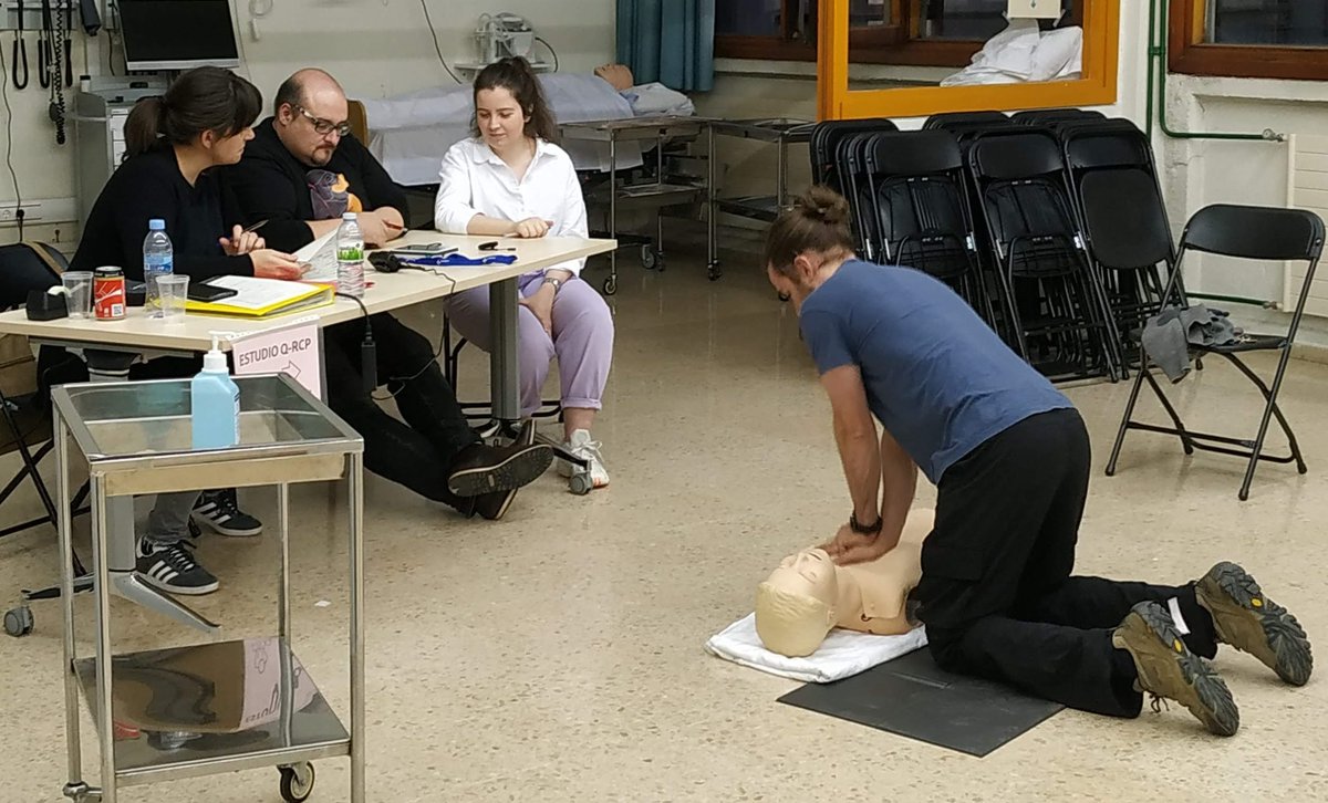 SendoaBP's tweet photo. Acaban de ver la luz algunos de los resultados de nuestros estudio QRCP-2 sobre calidad de la RCP en profesionales sanitarios. ¿Es la percepción del reanimador un buen criterio para evaluar el rendimiento del masaje cardiaco?https://t.co/66oerjwYtY https://t.co/gDEdW3tkHM