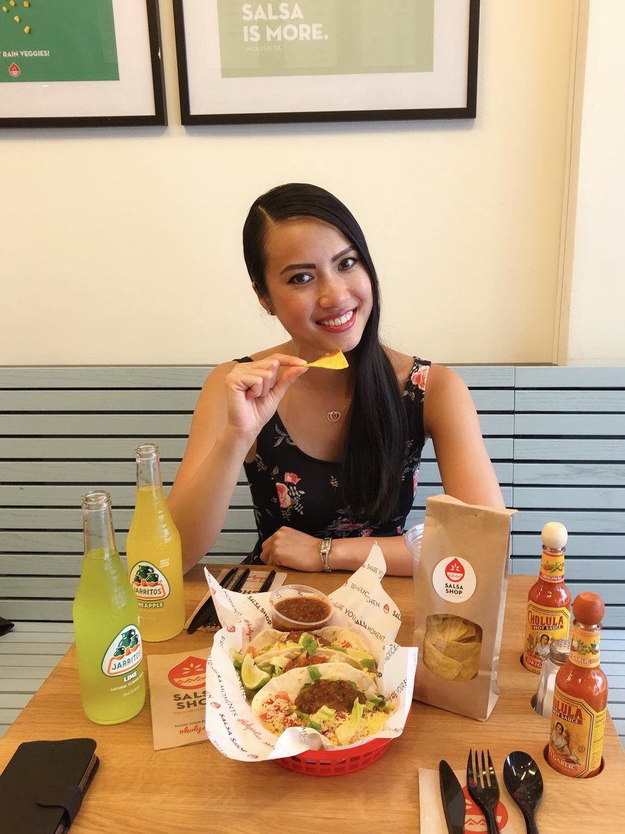 KimDoNL's tweet photo. Live everyday like it’s #TacoTuesday. 🌮

Fiesta @ Salsa Shop! 💃🏻🎶

#GirlBoss #Foodie #OOTD #Goals #HolySalsa #NomNom #FitGirl #MexicanFood #Tacos #Nachos https://t.co/HbmPee8lrJ