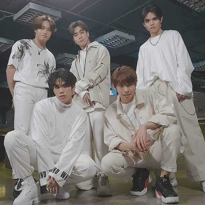 SOFT4KEUN's tweet photo. SB19 is really the 1st &amp; ONLY Pinoy🇵🇭 Group that got a slot in Billboard's Social 50 Charts (Top 10), alongside with these Kpop🇰🇷 groups: BTS, SEVENTEEN, BLACKPINK, STRAY KIDS, NCT127, EXO, TWICE, MONSTA X and THE BOYZ. ++ 

@/ erik yhuen https://t.co/usD2NZ7Ljs