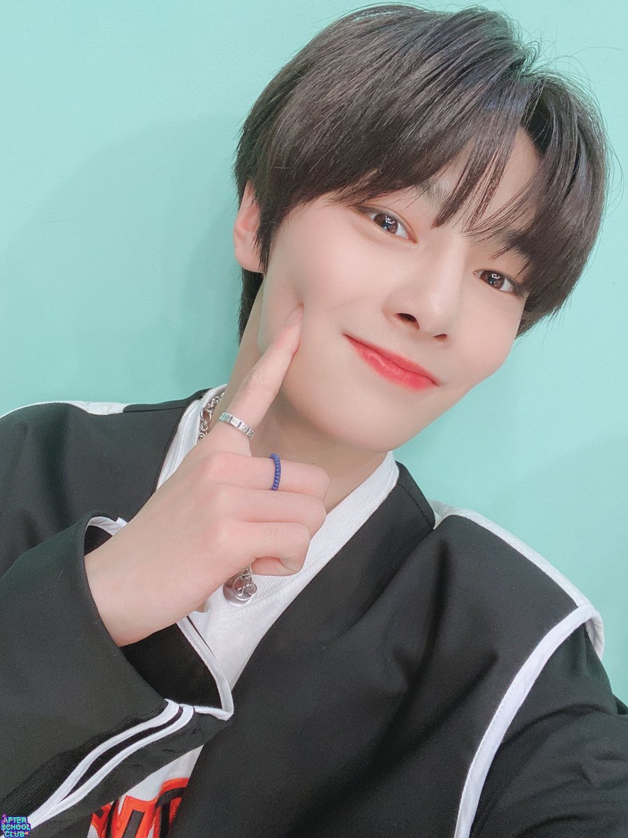 arirang_ASC's tweet photo. [SKZ]
그니까 우리 스키즈 오늘도 너무 잘하고 가지 않았나요? 데뷔 때부터 그랬지만 점점 시간이 지날수록 완성형 프로 아이돌이 되어가면서 생방송도, 멘트도, 리액션도 어느 것 하나 빠짐없이 다 너 무 잘 해 요 🥺😭 에엣씨 평생 스키즈할래요 ◕‿◕
⠀
#STRAYKIDS_ASC #STRAYKIDS @Stray_Kids https://t.co/tVld0ocqtm