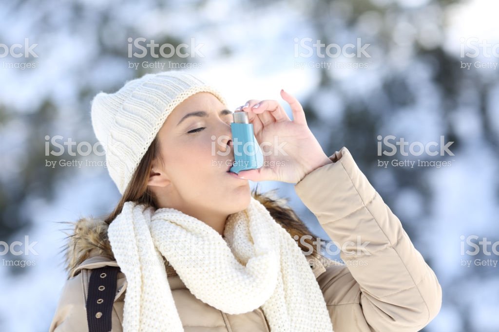 • How To Prevent ASTHMA ATTACKS When You Exercise Outdoors During Cold1. Use your inhaler 15-30 mins before your exercise. This will open the airways and make you breathe easier.2. Always carry your inhaler with you incase of attack.3. Warm up for atleast 10-15 mins....