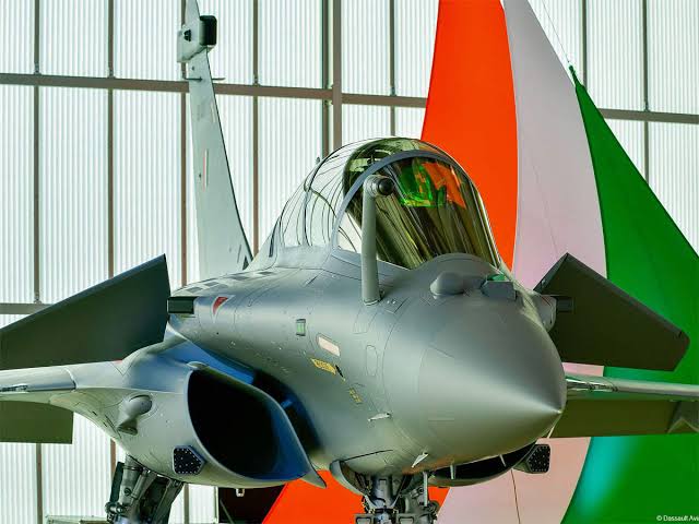 DaggerSaurabh's tweet photo. Amid tensions with China, India likely to get six 'fully-loaded' Rafales by July-end which will boost the  strength of IAF 🇮🇳
#IndianAirForce 
#BoycottChina https://t.co/94VfEYROue