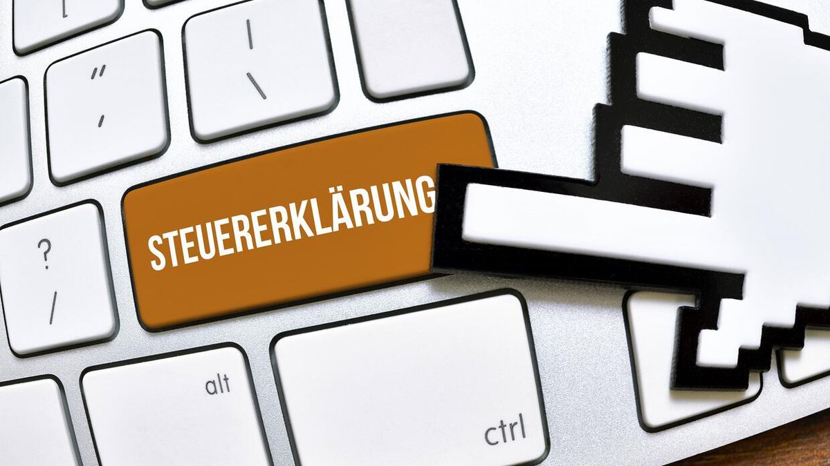 wiwo's tweet photo. #Steuerberater, Lohnsteuerhilfeverein oder #Steuersoftware – Hilfe bei der #Steuererklärung kostet etwas, kann aber auch viel bringen. Für wen sich welche Option eignet. https://t.co/a3N8cVvAEj https://t.co/gyQIRlP5HF