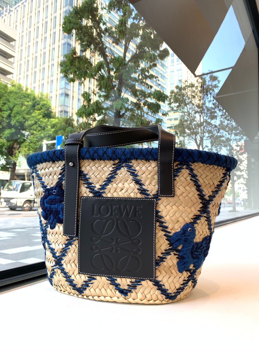 BARNEYS_JAPAN's tweet photo. 六本木店より: MORE MARK DOWNSが開催中!人気のかごバッグを初め、様々な種類のバッグをご用意しております。 #BARNEYSNEWYORK #ROPPONGI #FONTANA #LOEWE #OFFWHITE #SALE #MOREMARKDOWNS https://t.co/xtMOOEXO9a