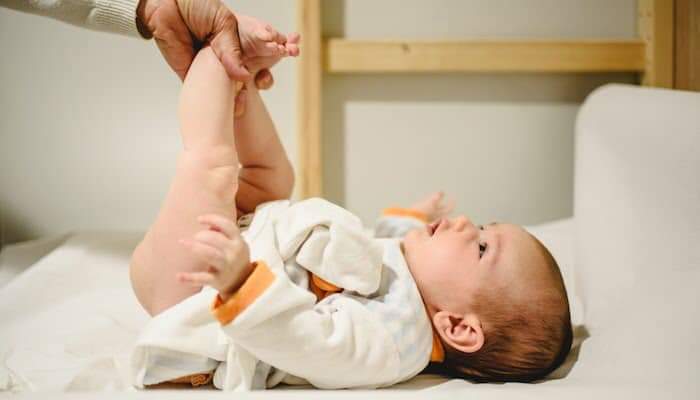 stevemoukam's tweet photo. ⛔ POUR BÉBÉ 👨🏾‍⚕️
#minuteDrmoukam

La toilette des parties génitales des garçons et des filles doit-elle être faite différemment ?

Que vous ayez un bébé fille ou un bébé garçon, l’importance de l’hygiène des organes génitaux répond aux mêmes principes. Notez seulement que chez
⤵️ https://t.co/x3gwjSg3Mw