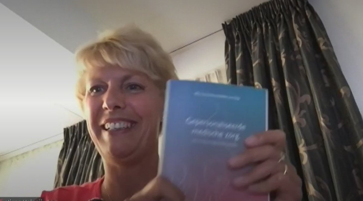 Diana Delnoij nam vrijdag het boek Gepersonaliseerde Medische Zorg in ontvangst tijdens het online symposium Waardegedreven zorg. ‘Maatwerk wordt de standaard, umc’s trekken daarin samen op. ZIN draagt graag bij via de Academische Werkplaats Zorgpraktijk en Beleid’. <a href="/zinkwaliteit/">Diana Delnoij</a>