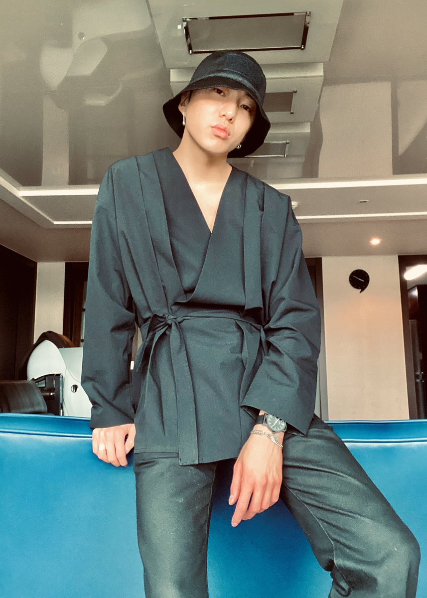 official_yoon_'s tweet photo. 날씨는 흐리지만 웃어봅니다😊 https://t.co/9EtcgcNP5l