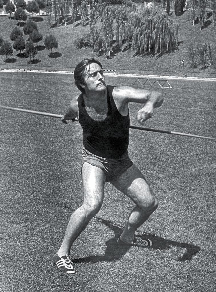 MiguelCalvo_A's tweet photo. “La revolución del estilo español de jabalina”. Hoy, en la web de @atletismoRFEA, repasamos una de las páginas más sorprendentes y mágicas de la historia del atletismo español: https://t.co/1TuHX9lXnA https://t.co/3Aok7qTMnd