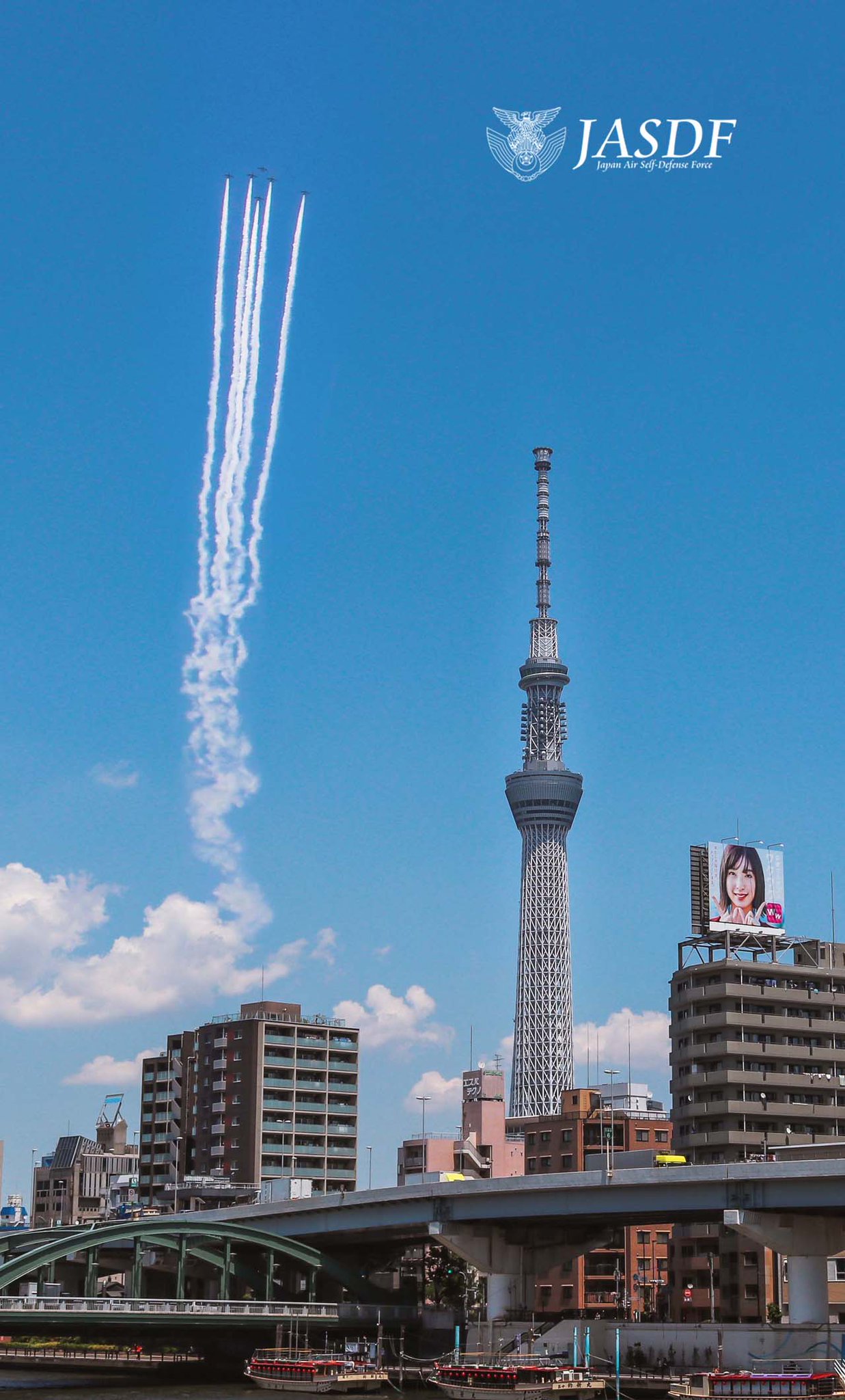 防衛省 航空自衛隊 空幕広報室 です 壁紙シリーズ ブルーインパルス With スカイツリー 青空の 空の樹よこの スモークに 込めた想いは 敬意と感謝 裏方の 苦悩も少し 語らせて 予行なし 現地の撮影 これでよし 結果オーライ 一安心 防衛省 航空自衛隊 空幕広報室 です 壁紙シリーズ ブルーインパルス With スカイツリー 青空の 空の樹よこの スモークに 込めた想いは 敬意と感謝 裏方の 苦悩も少し 語らせて 予行なし 現地の撮影 これでよし 結果オーライ 一安心