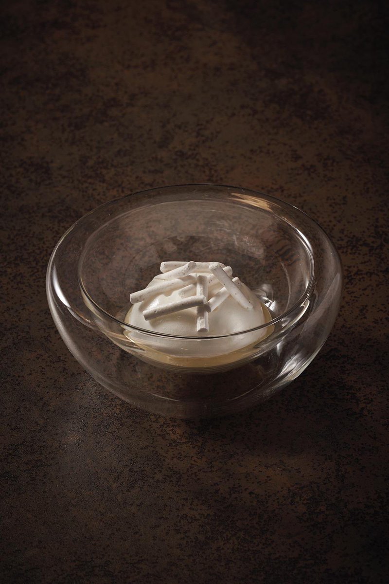 PastryRev's tweet photo. 💥NOVEDAD EDITORIAL💥
➡️ #PR44 ~ #SalsasDulces
🍋 'Cítricos, vodka y helado de yogur de oveja' by @aurtrestaurant 
🐑 Este postre de @aL_Carpe_diem se compone de crema de yuzu, reducción de pomelo, helado de yogur de oveja y espuma de vodka

📚Ejemplares: https://t.co/iyGPJaoWgS https://t.co/en4QSWJk5v