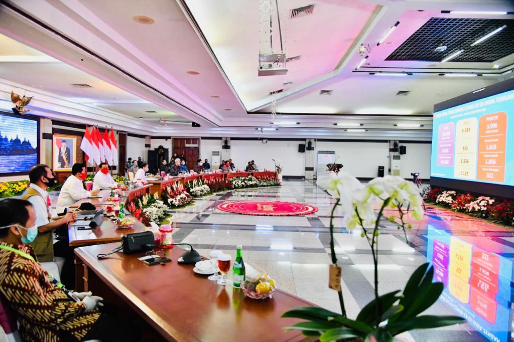 Para kepala daerah agar segera mengeluarkan anggaran dari APBD untuk tiga hal agar peredaran uang di masyarakat makin besar.  

Tiga hal itu adalah: anggaran yang berkaitan dengan kesehatan, belanja bantuan sosial, dan stimulus ekonomi terutama untuk usaha mikro dan usaha kecil.