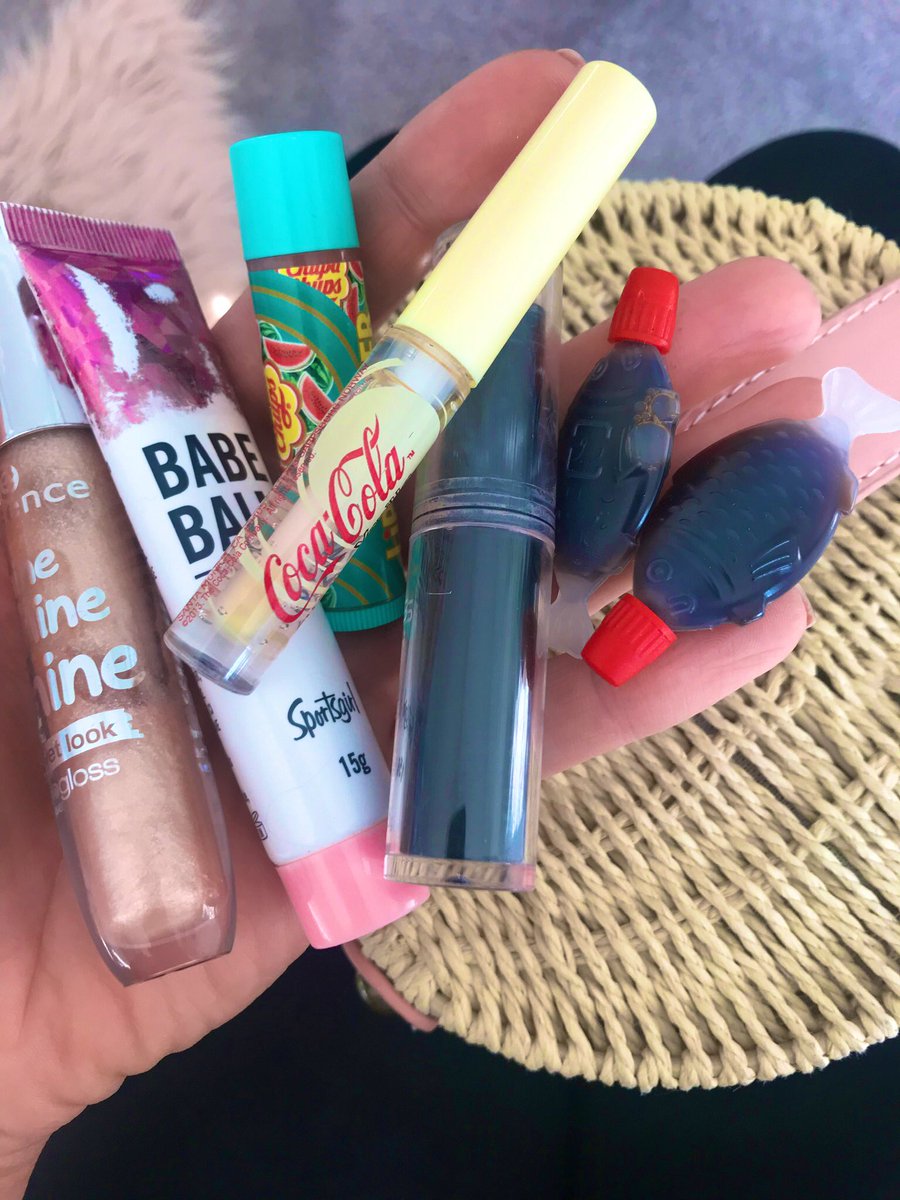 RachRay_Beauty's tweet photo. Cleaning out a handbag OB took to a sleepover on the weekend.. 5 tubes of lipgloss and 2 of soy sauce... WTF kid 🤷♀️🙄🤷♀️🙄🤷♀️
#savingitforron #nanasaidtotakeit #doesnanathinkwerepoor https://t.co/d7EyUpm0g4