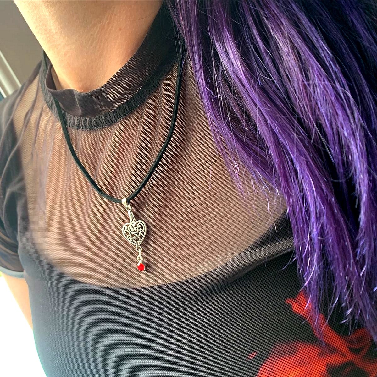 NEW shots of the red &amp; blue versions of the Gothic heart &amp; gem necklaces 🤩 {available as a choker or necklace}
From £5.49 including free UK delivery 🖤 use code PAYDAY15 for 15% off!
etsy.com/uk/listing/815… <a href="/Altfashion/">Alt fashion</a> #gothgirl #gothicfashion #alternativegirl #lockdown #COVID