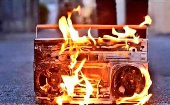 UkhahlambaFM's tweet photo. #ZonkeBonke 09am-12pm Mon2Fri with my Self lasizweDaFox On your Favorite Radio Station Ukhahlamba Fm93.4 https://t.co/mf00E1dvXx