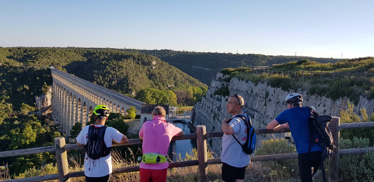 RemyAndriot's tweet photo. Sortie VTT avec collègues de promo #ElevesColonels hier soir sur le plateau Ventabren jusqu'à l'acqueduc de Roquefavour (souvenirs #FAEChefDeSite 😉 ).
De beaux points de vue sur les environs au cours du parcours qui ont pondéré les efforts 🥵!!
🙏à @ENSOSP pour l'organisation https://t.co/3V26IhyaJ4